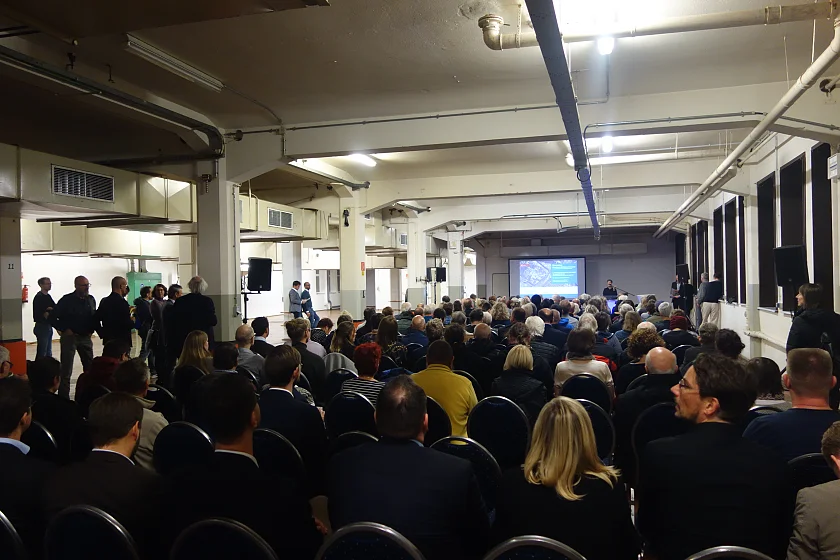 Besucherinnen und Besucher der Planungswerkstatt Masterplan Vorderes Woltmershausen