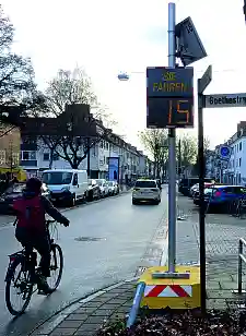 Geschwindigkeitsmesstafel in der Humboldtstraße