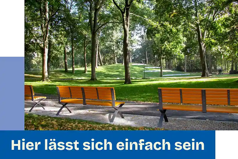 Das Foto zeigt den Huckelrieder Park, Blick auf den freigelegten Hügel