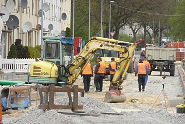 Baumaschinen auf der Baustelle