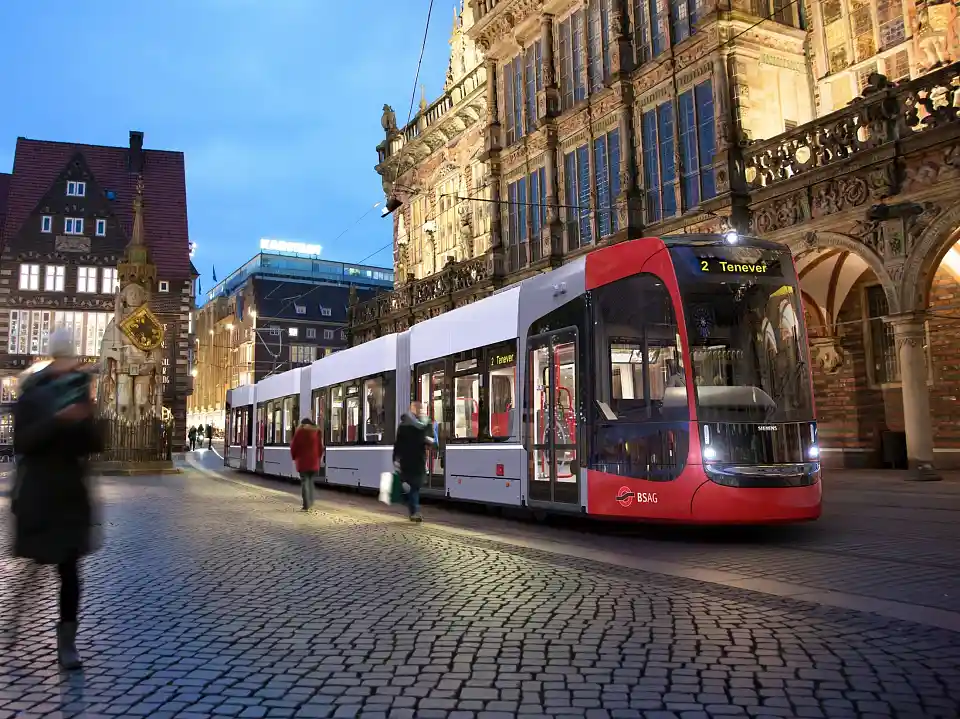 Stra&szlig;enbahn in der Innenstadt