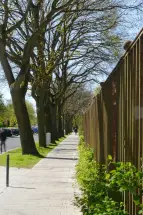 Neuer Gehweg auf westlicher Seite