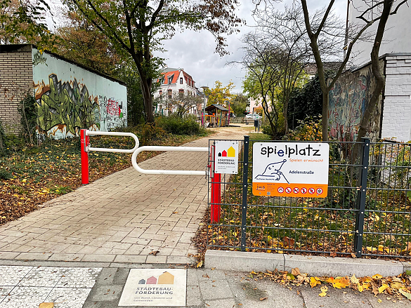 Neuer Eingangsbereich zum Spielplatz in der Adelenstraße