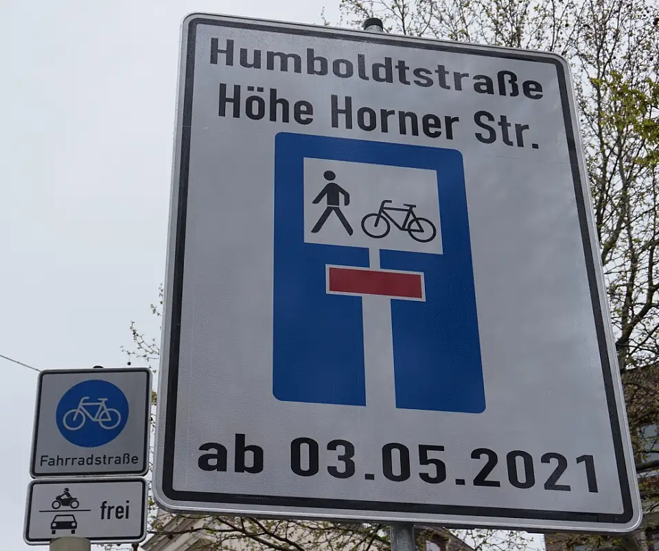 Humboldtstra&szlig;e &ndash; Sackgasse f&uuml;r den Autoverkehr, durchl&auml;ssig zu Fu&szlig; und mit dem Rad