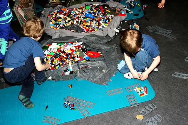 Huckelriede im Format der d&auml;nischen Kunststoffquader