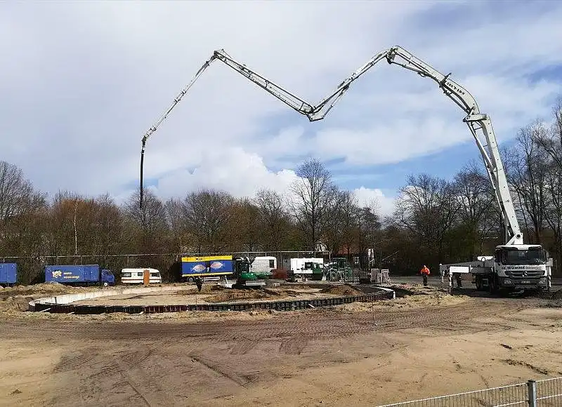 Betonieren des Befestigungsfundamentes