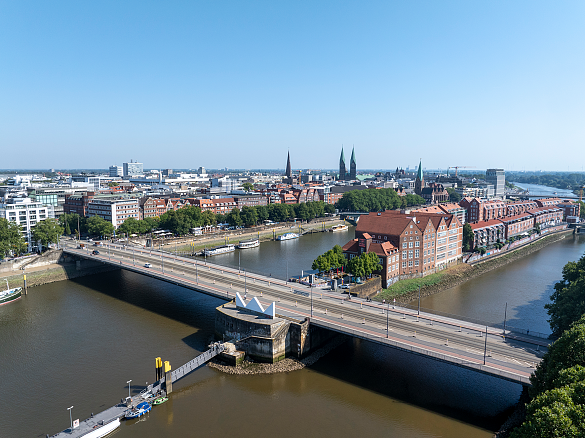 Luftaufnahme von der Bürgermeister-Smidt-Brücke 