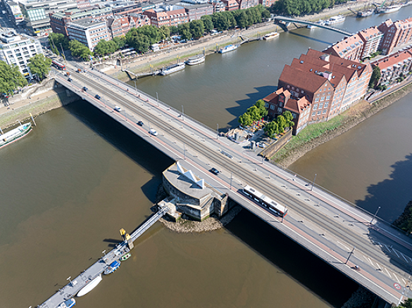 Blick aus der Vogelperspektive auf die Bürgermeister-Smidt-Brücke