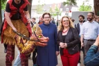 Bundesbauministerin Klara Geywitz und Bausenatorin Özlem Ünsal beim Rundgang über das Festgelände zum Tag der Städtebauförderung in Huckelriede 
˜ Bildnachweis: Jasper Wessel