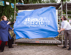 Bundesbauministerin Geywitz, Bausenatorin Ünsal und Neustadts Beiratssprecher Osterkamp eröffnen Frühlingsfest in Huckelriede 
˜ Bildnachweis: Jasper Wessel