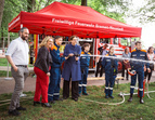 Bundesbauministerin Klara Geywitz, Bausenatorin Özlem Ünsal und Beiratssprecher Johannes Osterkamp informieren sich am Stand der Freiwilligen Feuerwehr Bremen-Neustadt 
˜ Bildnachweis: Jasper Wessel