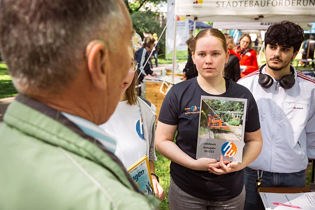 Sch&uuml;lerin des Kaisen-Campus im Gespr&auml;ch