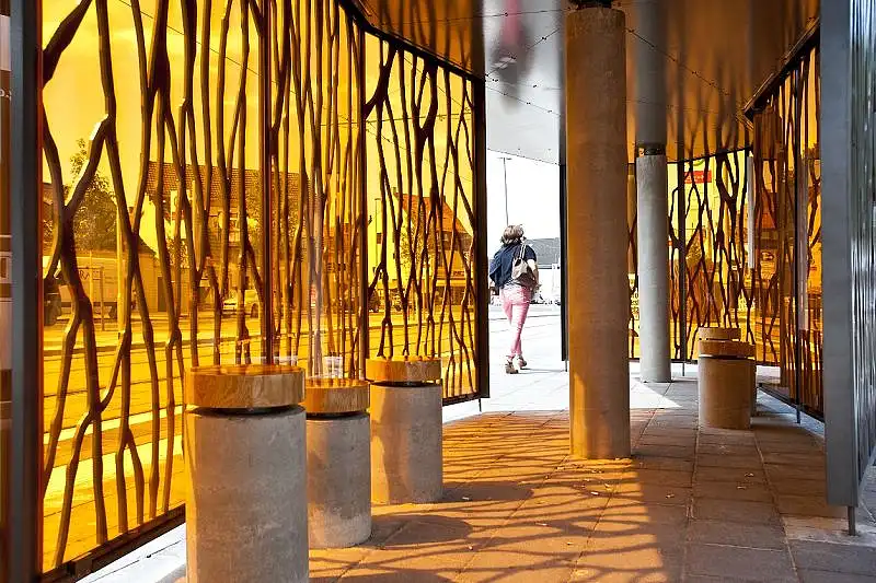 Im Inneren des Warteh&auml;uschens