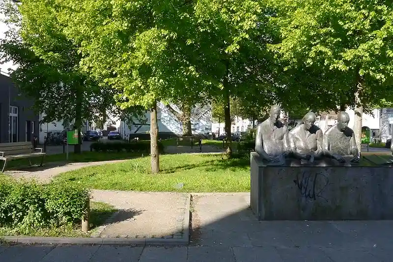 Zigarrendreher vor Platzkulisse