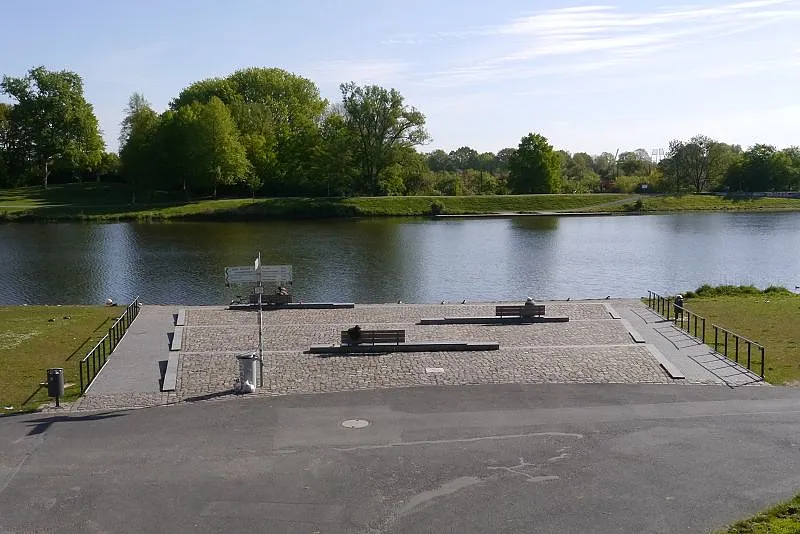 Blick auf den neuen Zugang zum Wasser vom Deich(schart) aus