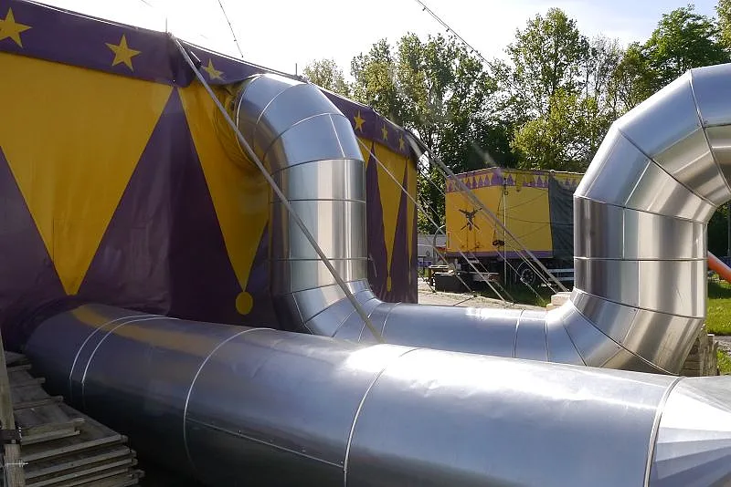 Rohre zum einblasen warmer Luft in das Zelt