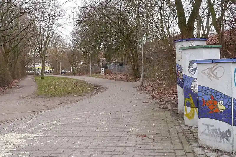 Alte Wegef&uuml;hrung des Friedenswegs im Bereich Bezirkssportanlage