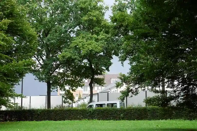 Blick aus dem Park auf die Neubebauung