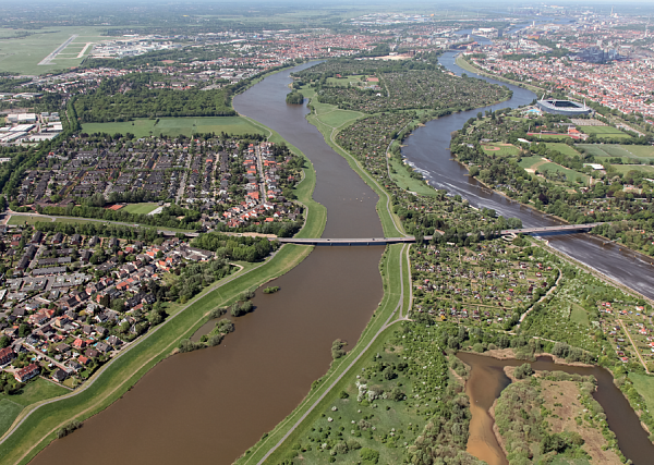 Luftbild von Bremen als Beispielbild für Sommertour 2023 der Senatorin Özlem Ünsal