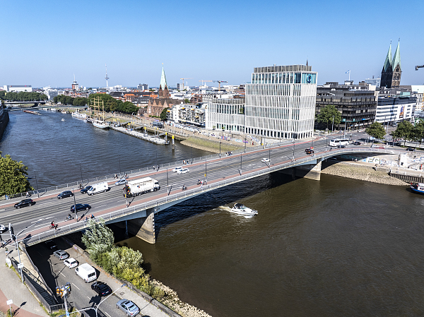 Luftbild von der Wilhelm-Kaisen-brücke