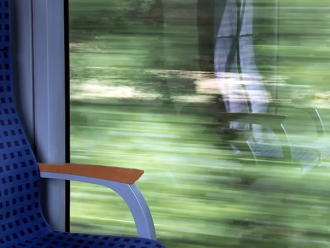 Blick aus fahrenden Zug